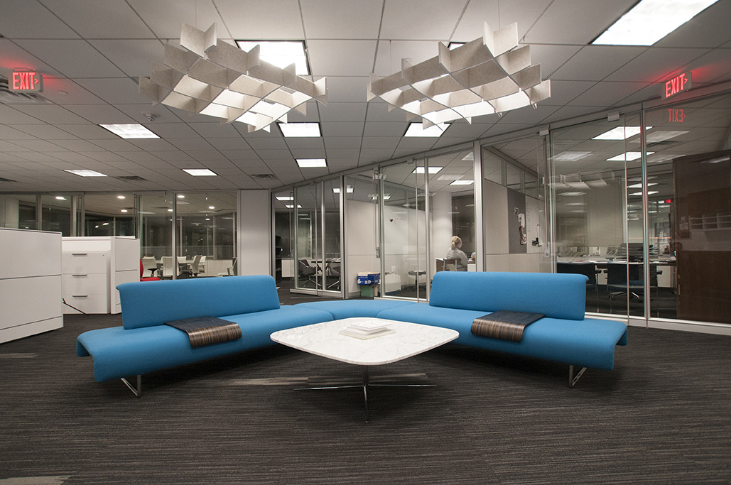 Installation of acoustic baffle Ecoustic Arbor natural felt ceiling office workspace table chairs sound absorbing