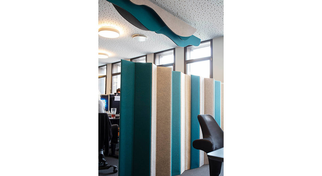 mix max felt divider and ceiling felt baffle in office