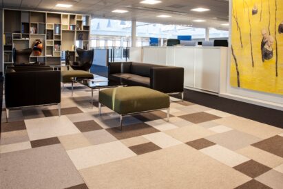 Fraster Felt wool rug in open office with checkered pattern